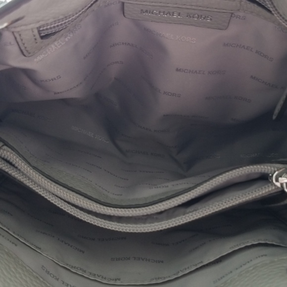 Gray purse with silver chain - Picture 5 of 7